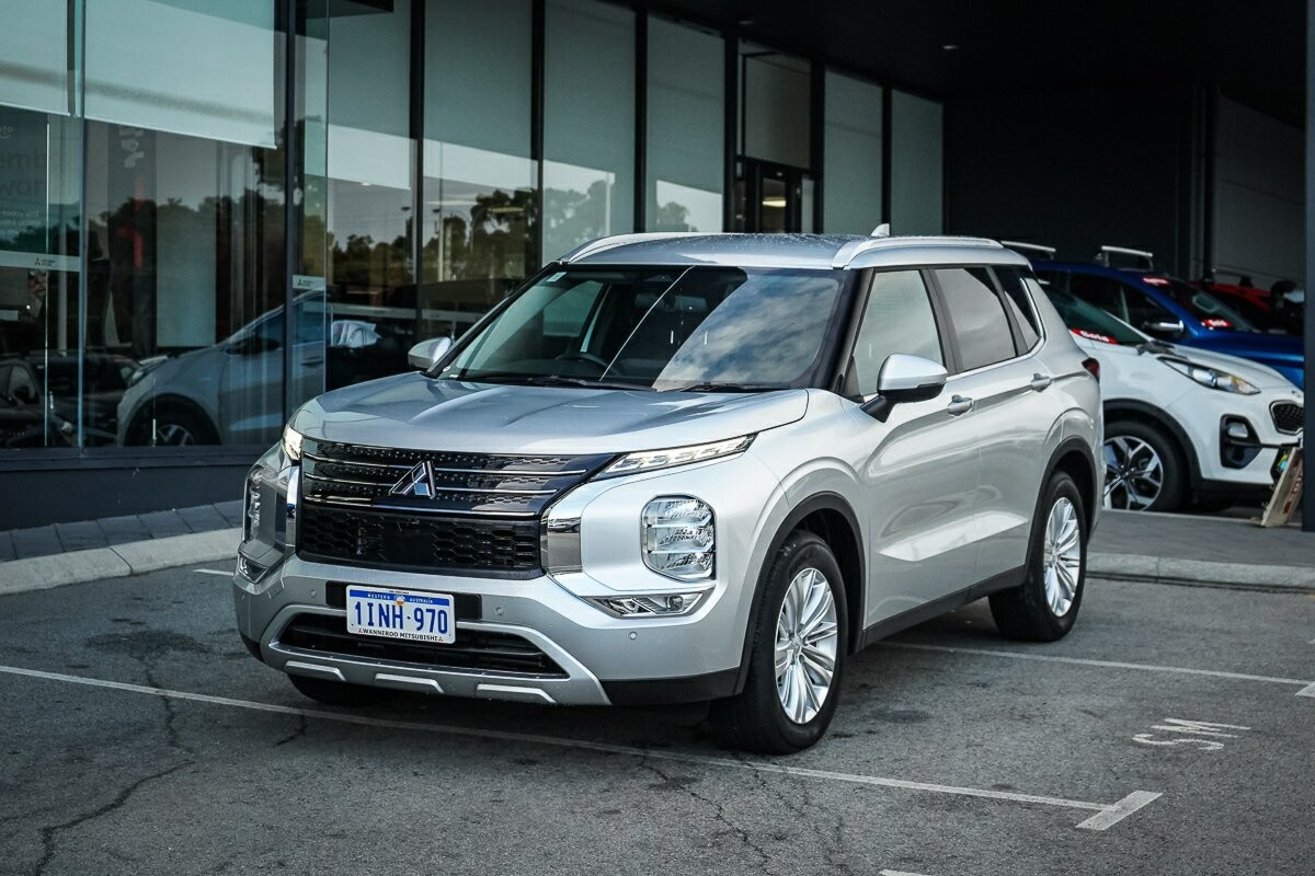 Mitsubishi Outlander image 1