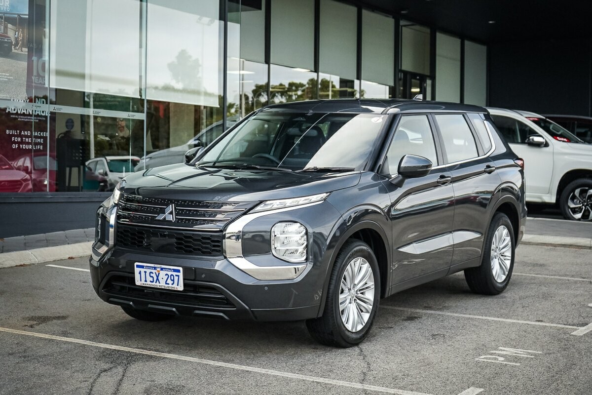 Mitsubishi Outlander image 1