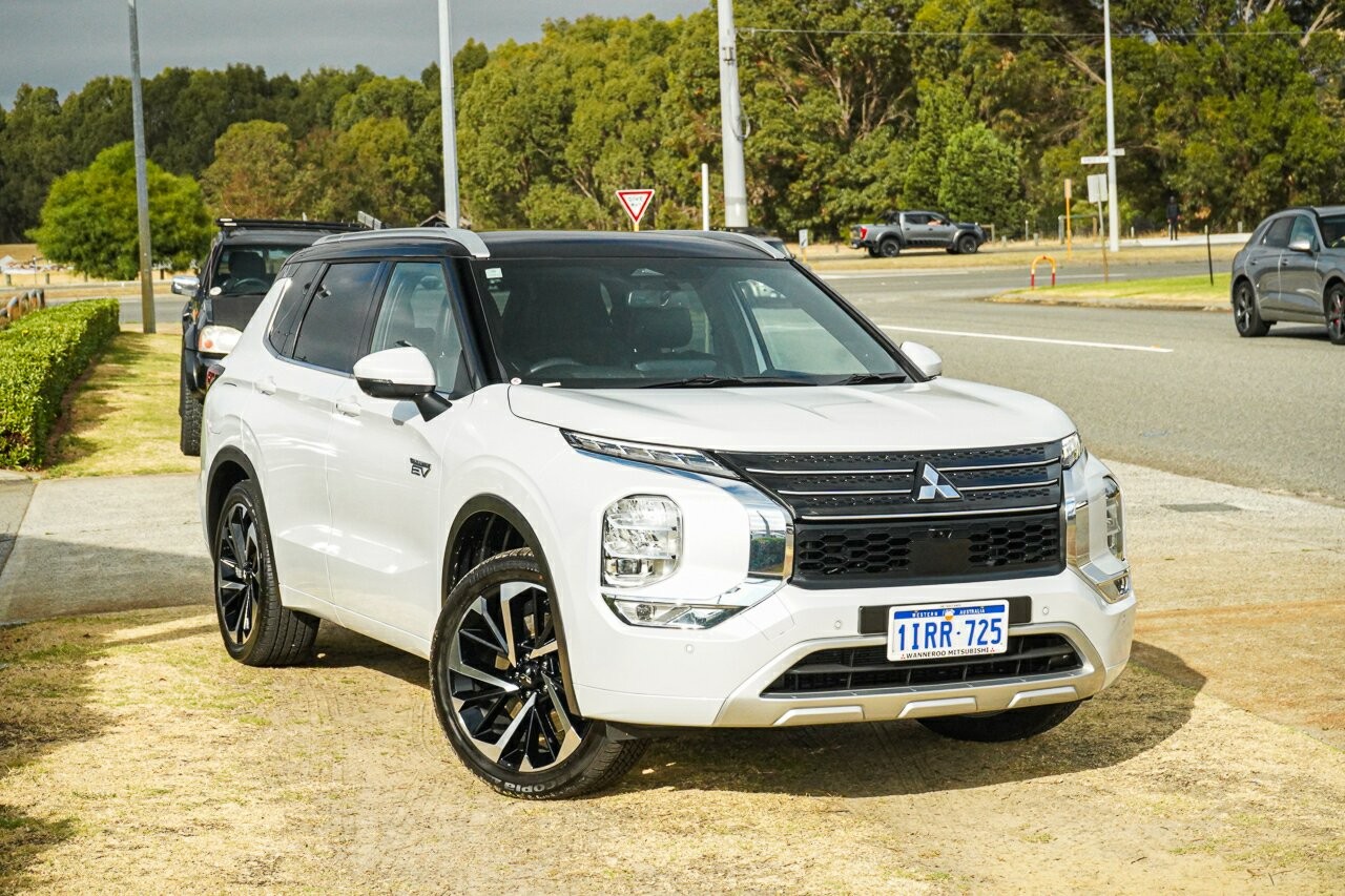 Mitsubishi Outlander image 1