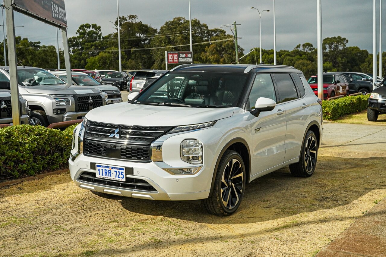 Mitsubishi Outlander image 3