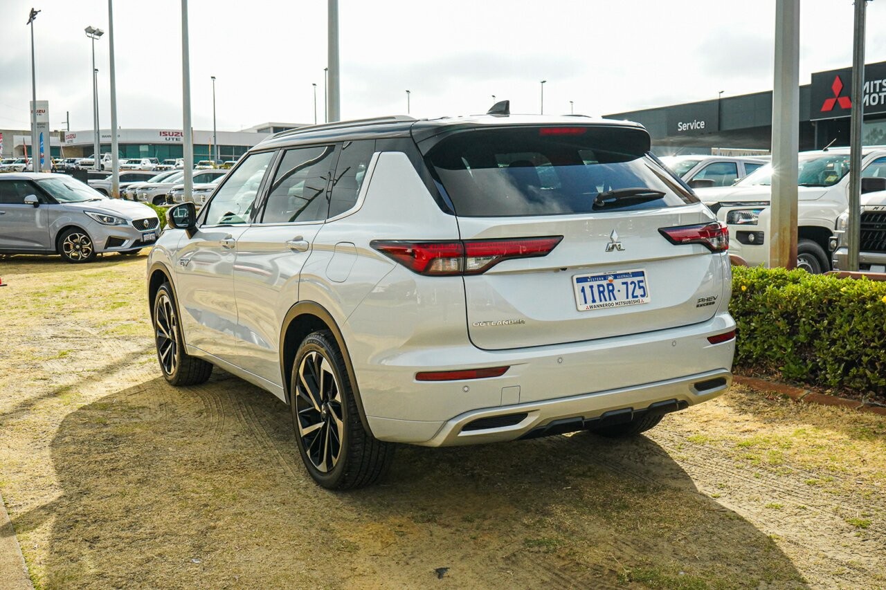 Mitsubishi Outlander image 4