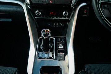 https://vehicle-cdn.autoleague.cloud/28170_117576_23.jpg