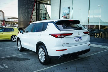 https://vehicle-cdn.autoleague.cloud/28170_117644_3.jpg
