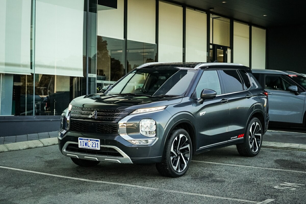 Mitsubishi Outlander image 1