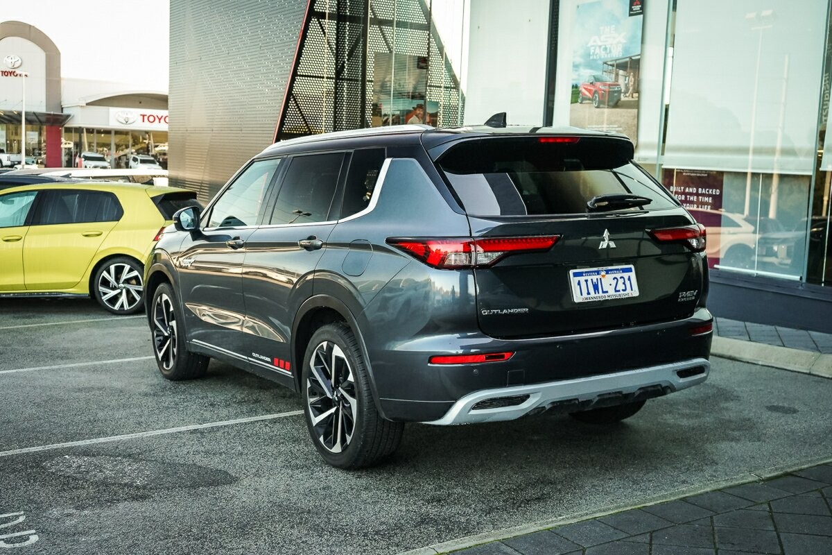 Mitsubishi Outlander image 3
