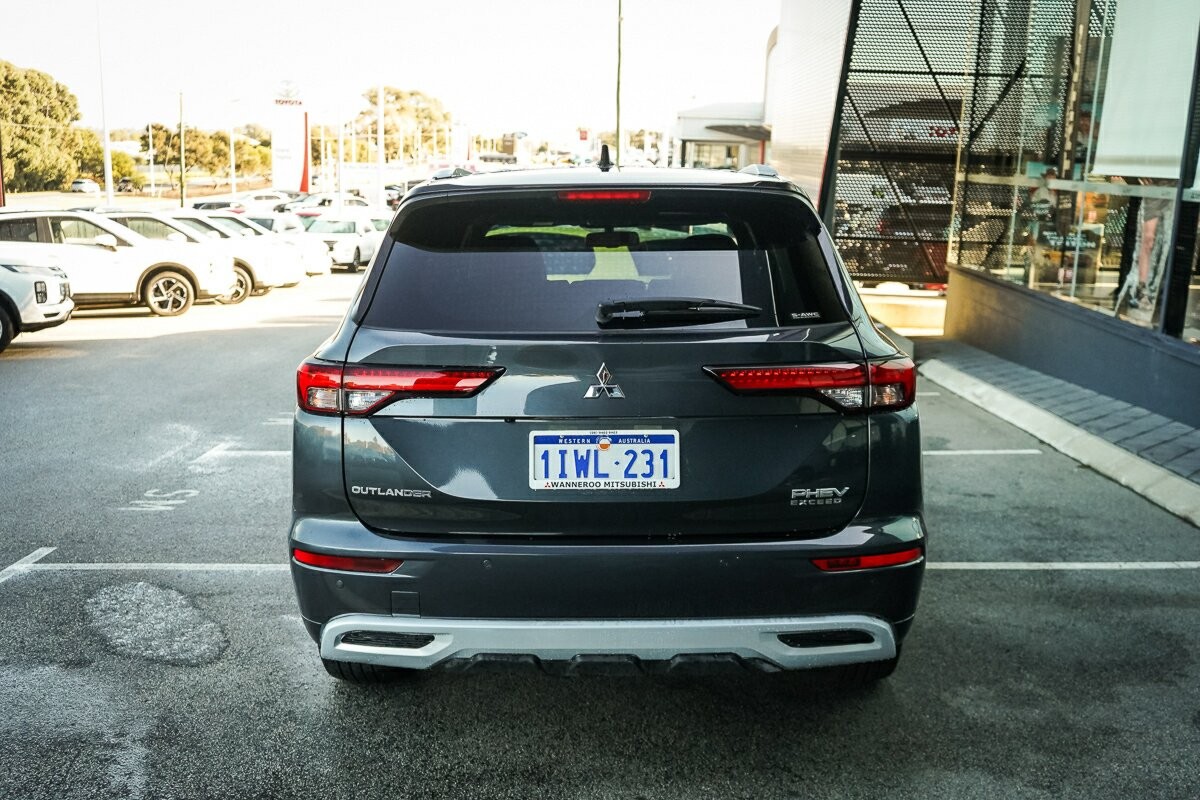 Mitsubishi Outlander image 4