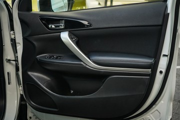 https://vehicle-cdn.autoleague.cloud/28170_117690_9.jpg