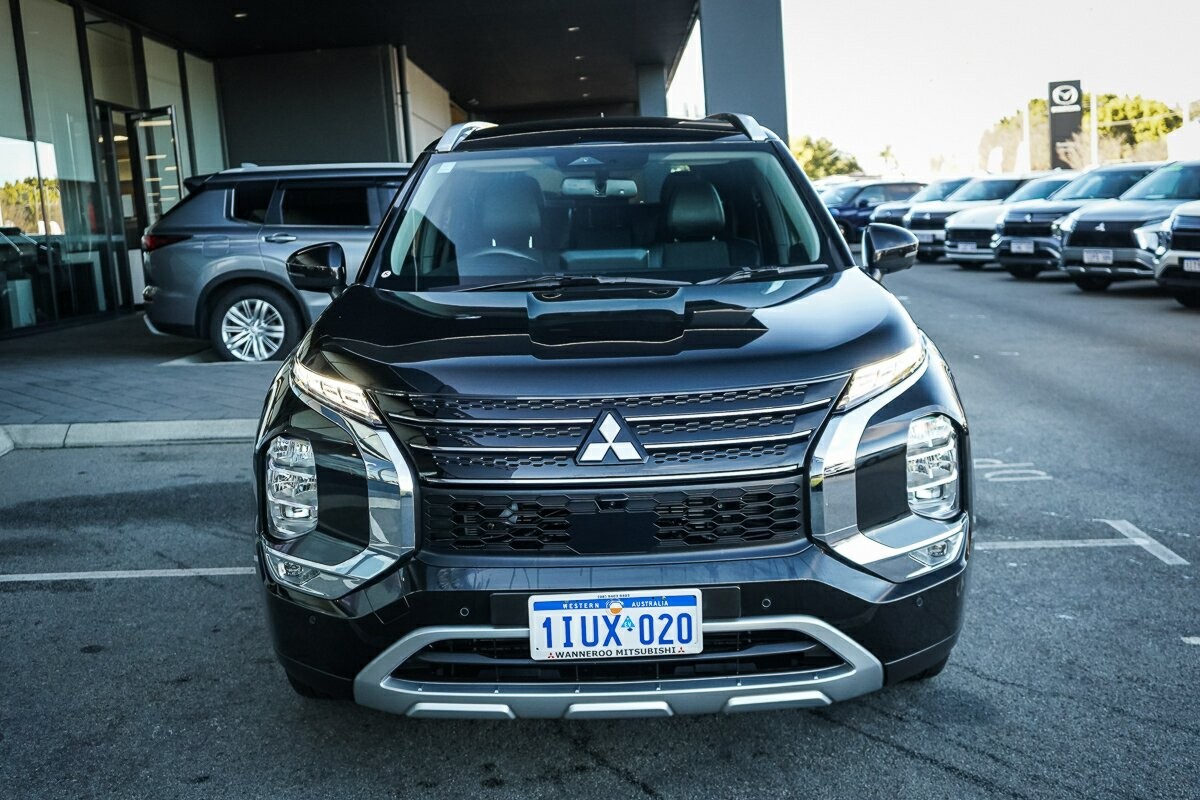 Mitsubishi Outlander image 2