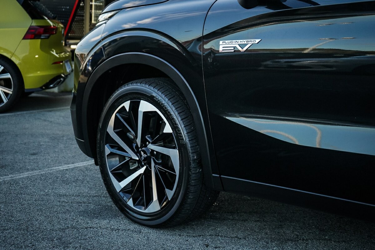 Mitsubishi Outlander image 3