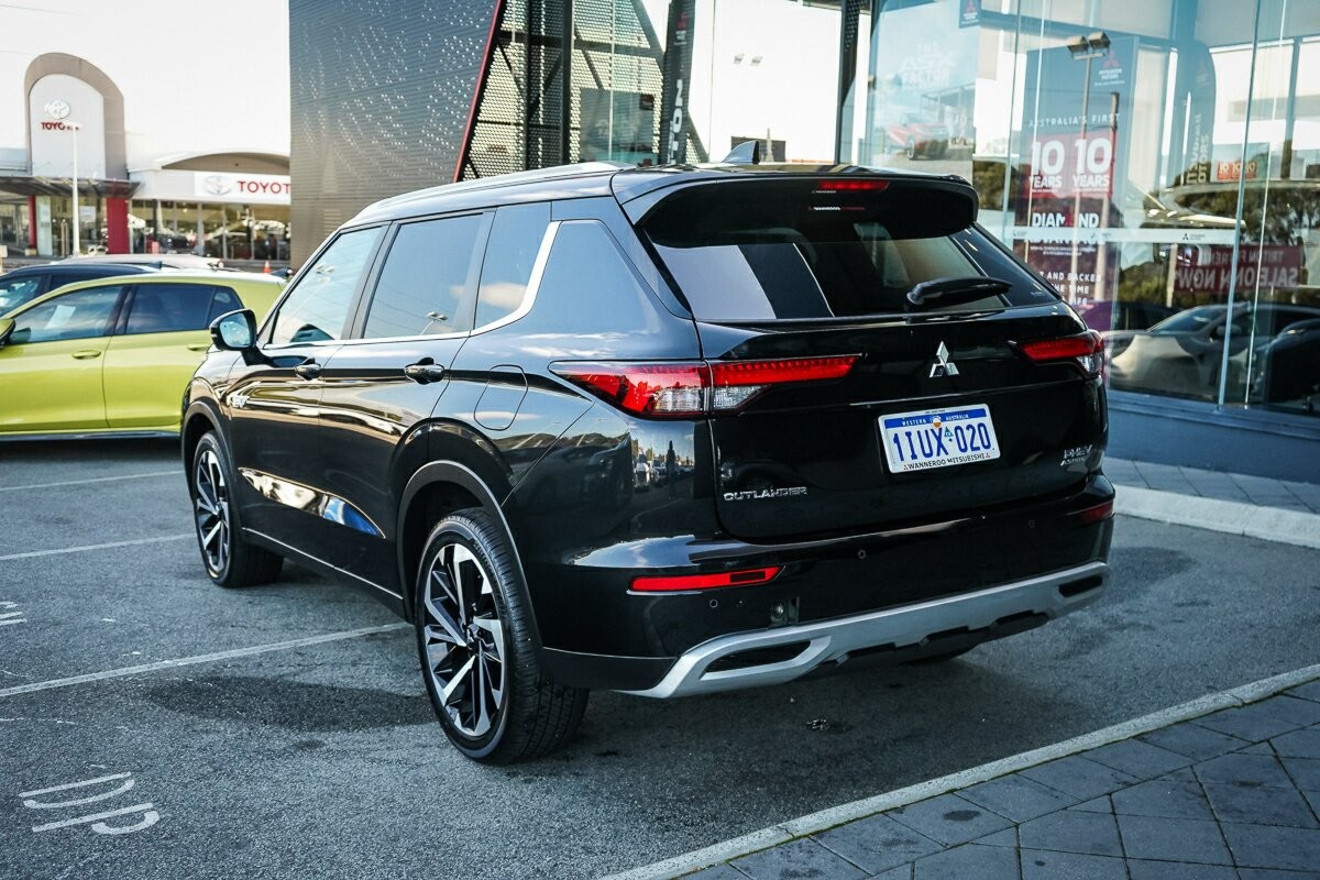 Mitsubishi Outlander image 4