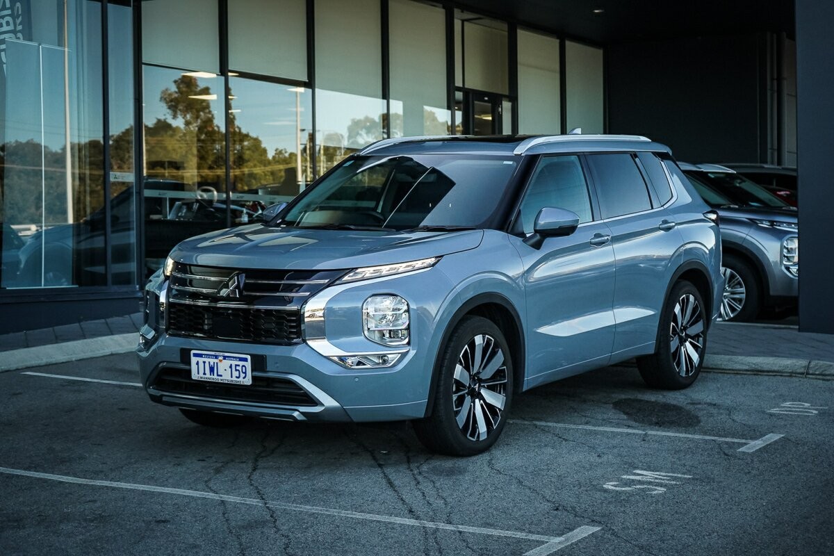Mitsubishi Outlander image 1