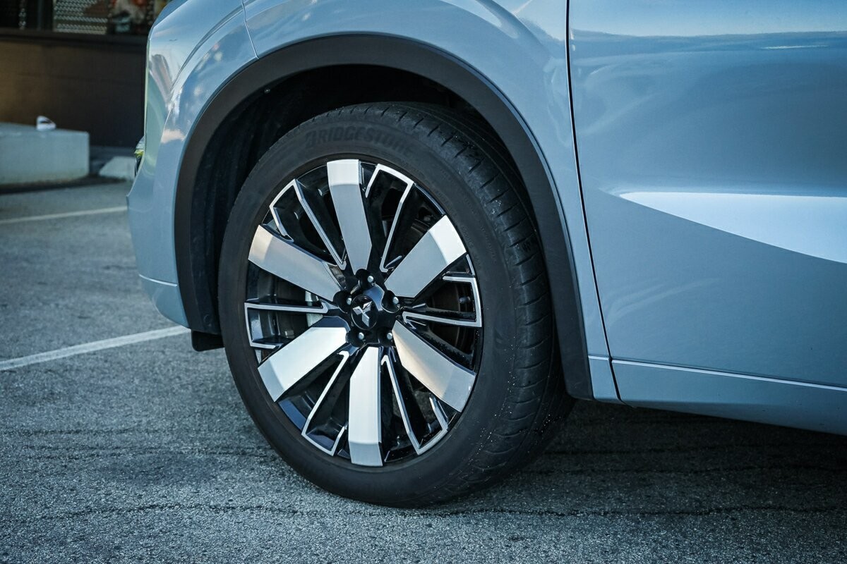 Mitsubishi Outlander image 3