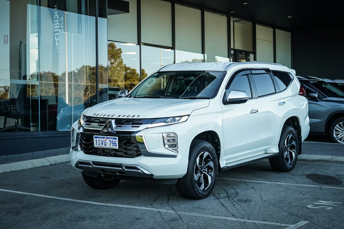 Mitsubishi Pajero Sport image 1