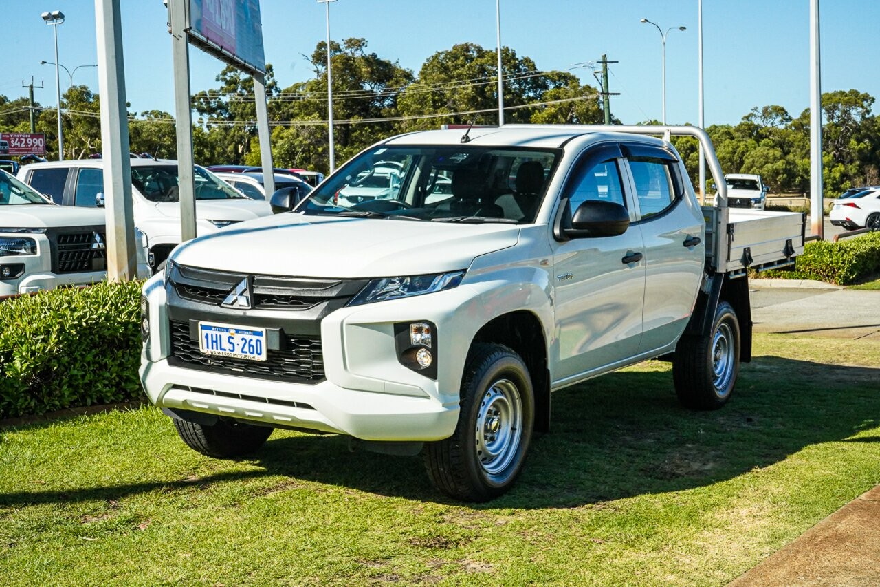 Mitsubishi Triton image 1