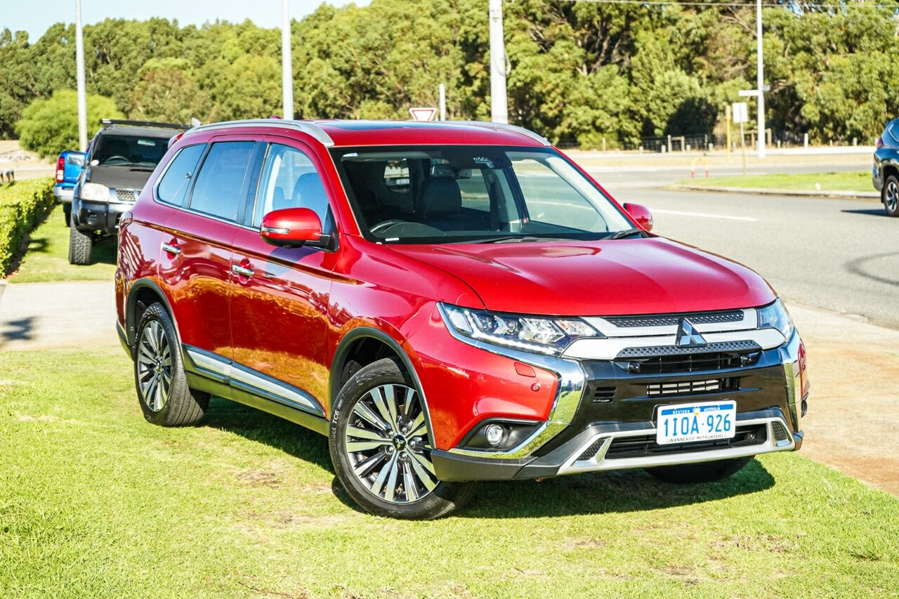 Mitsubishi Outlander image 1