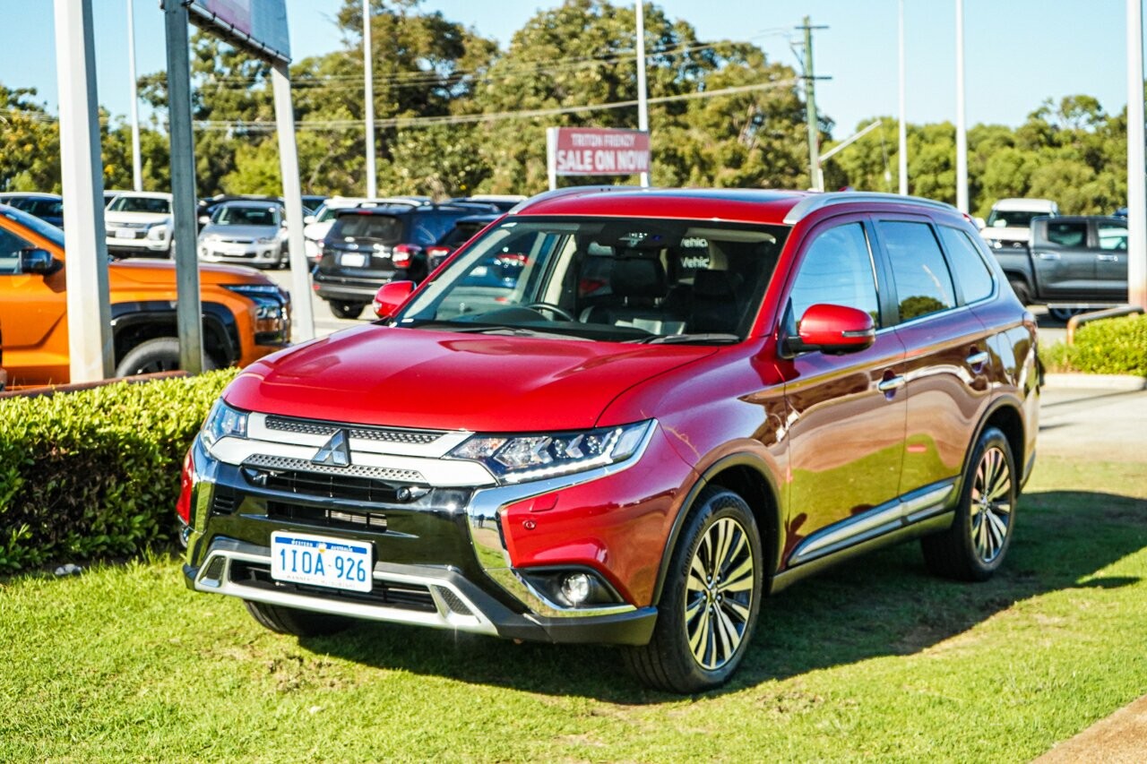 Mitsubishi Outlander image 4