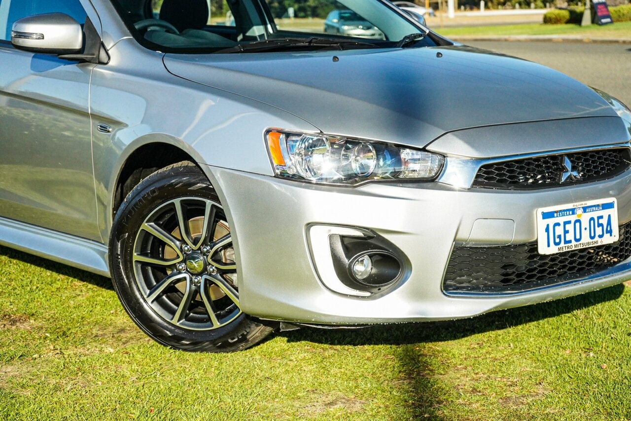 Mitsubishi Lancer image 2