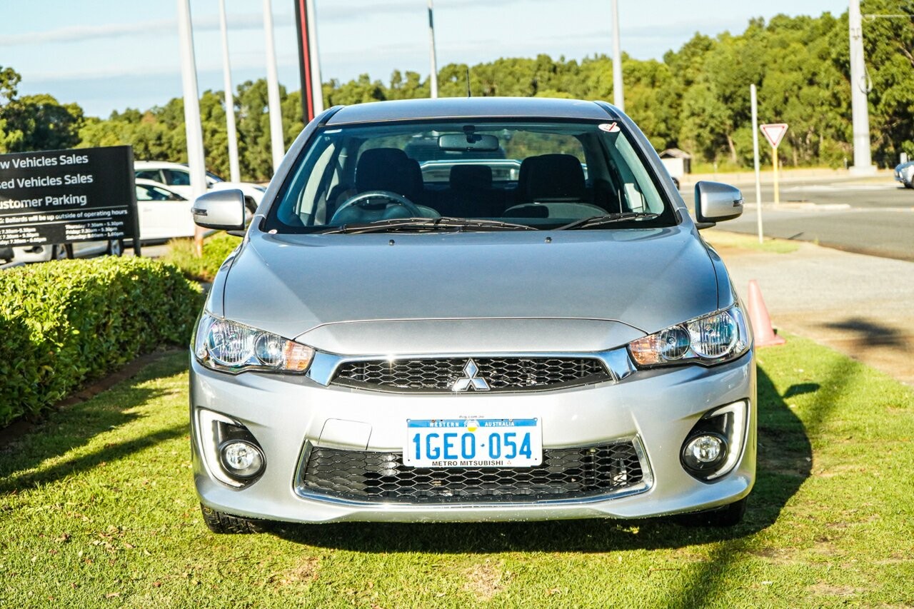 Mitsubishi Lancer image 3