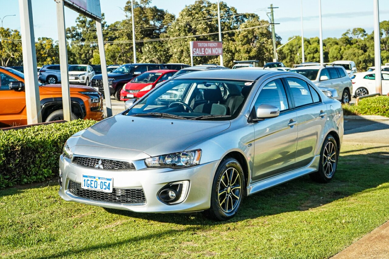 Mitsubishi Lancer image 4