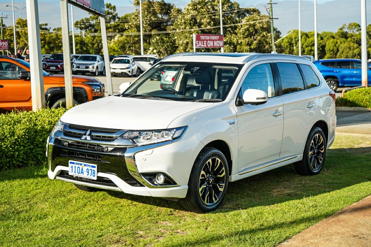 Mitsubishi Outlander image 4