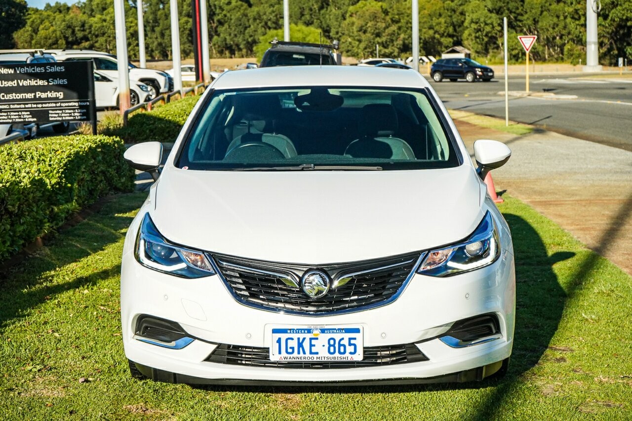 Holden Astra image 2