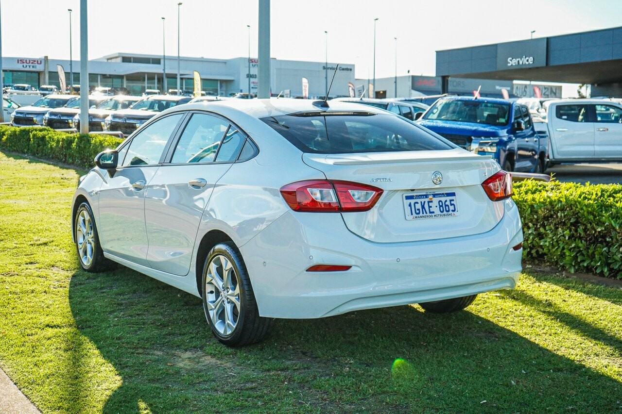 Holden Astra image 3