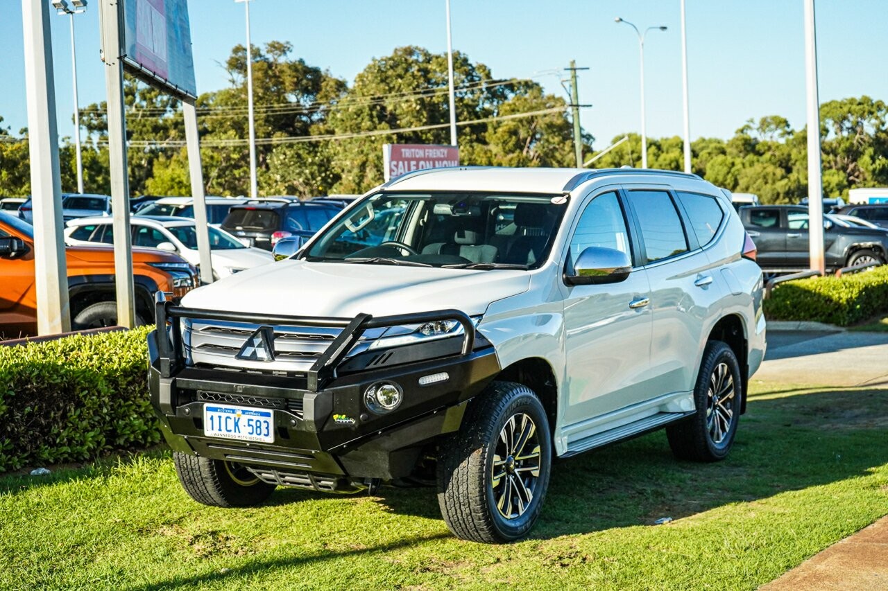 Mitsubishi Pajero Sport image 4