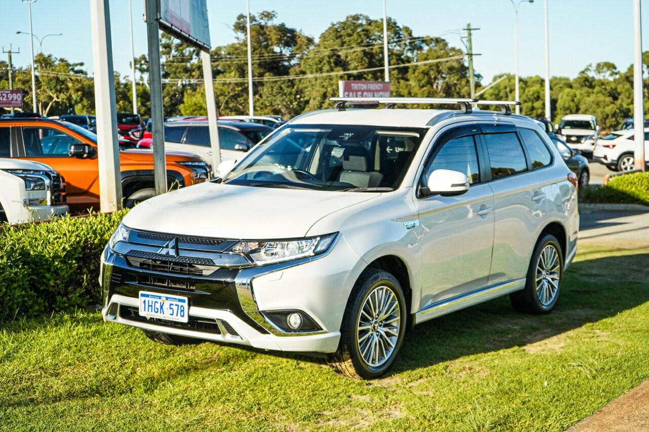 Mitsubishi Outlander image 1