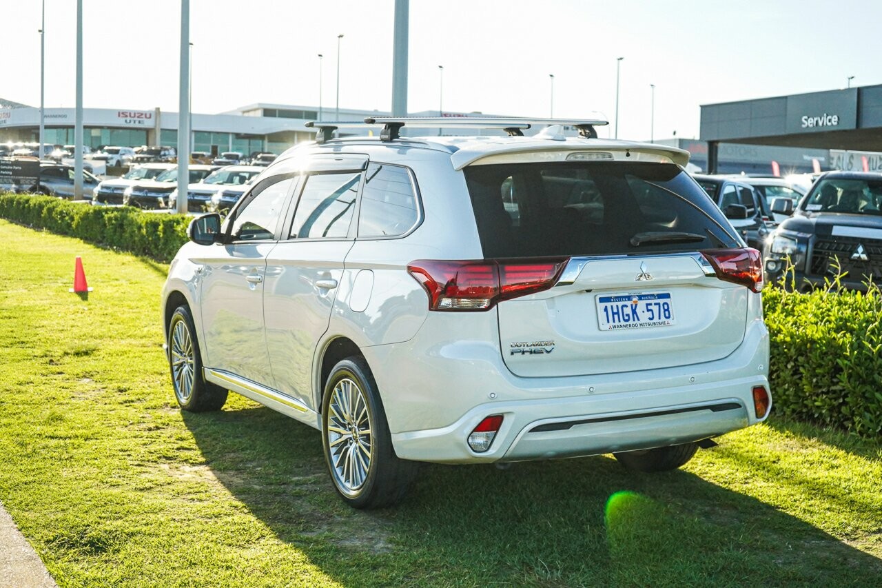 Mitsubishi Outlander image 3