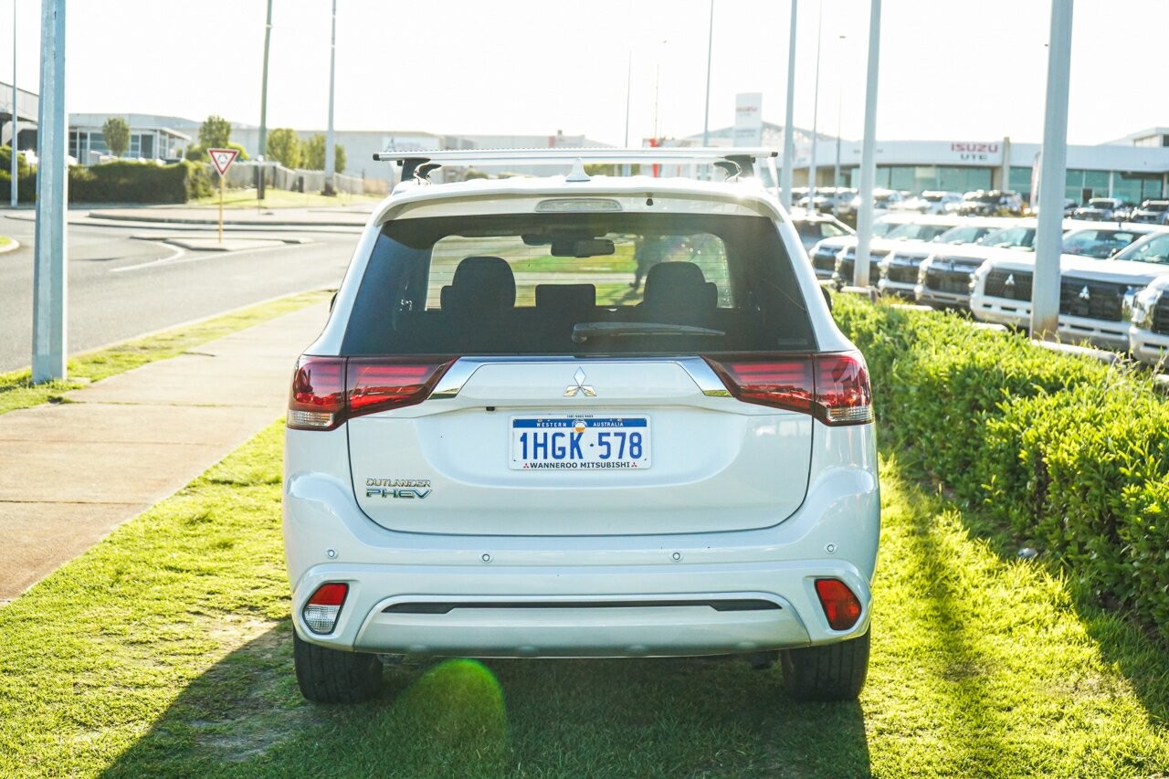 Mitsubishi Outlander image 4