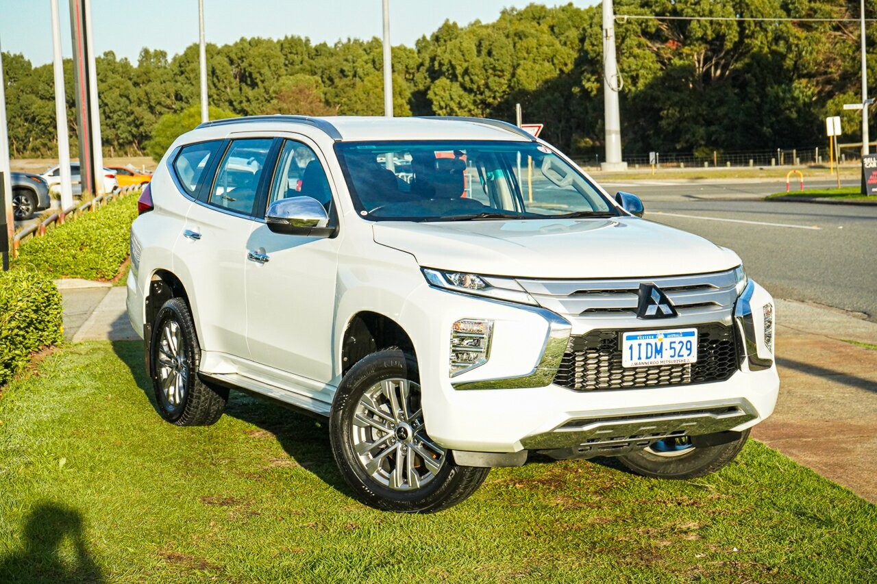 Mitsubishi Pajero Sport image 1