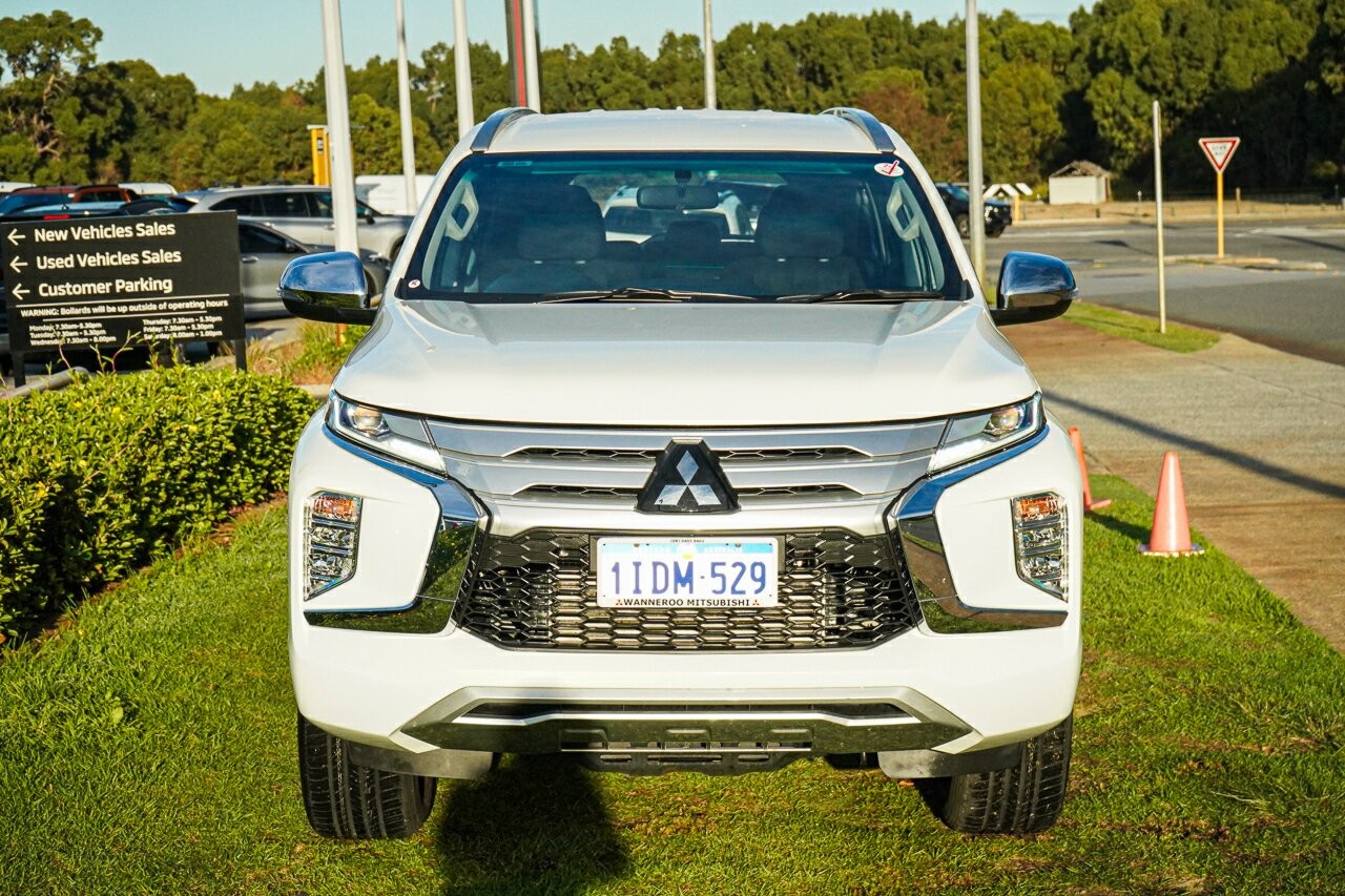 Mitsubishi Pajero Sport image 3