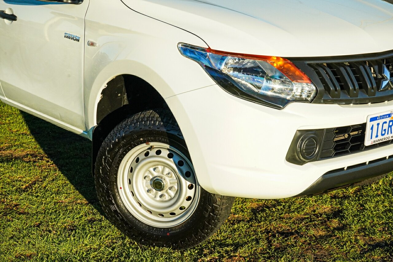 Mitsubishi Triton image 2