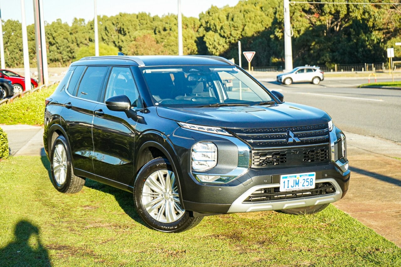 Mitsubishi Outlander image 1