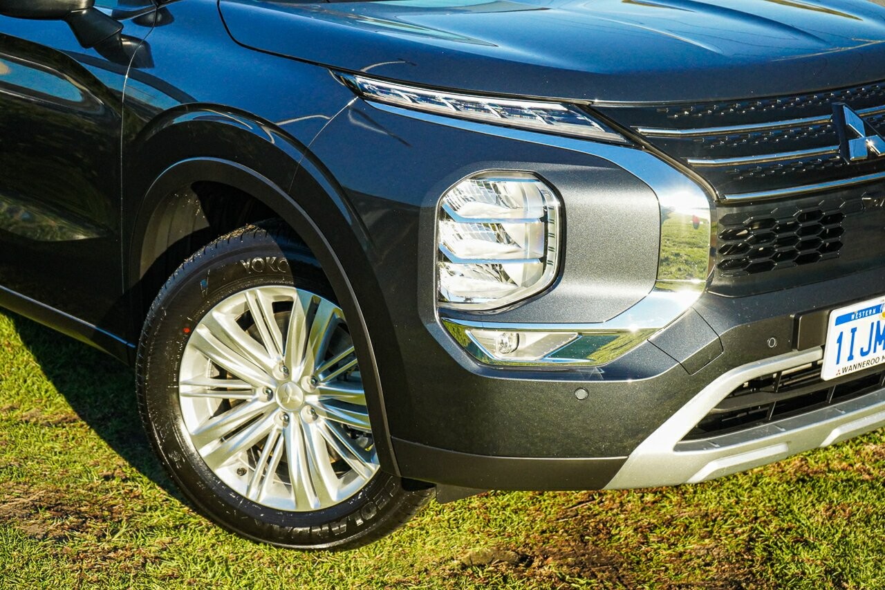Mitsubishi Outlander image 2