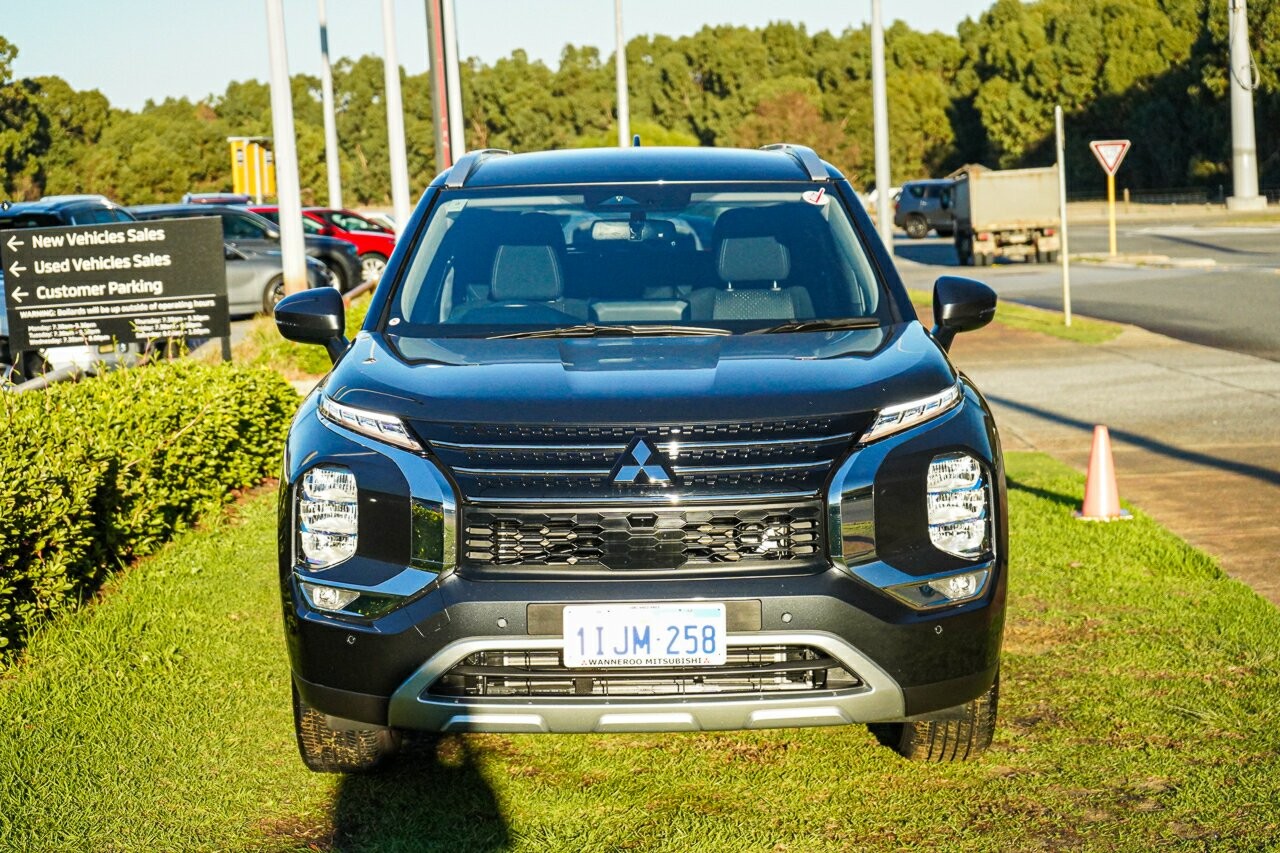 Mitsubishi Outlander image 3