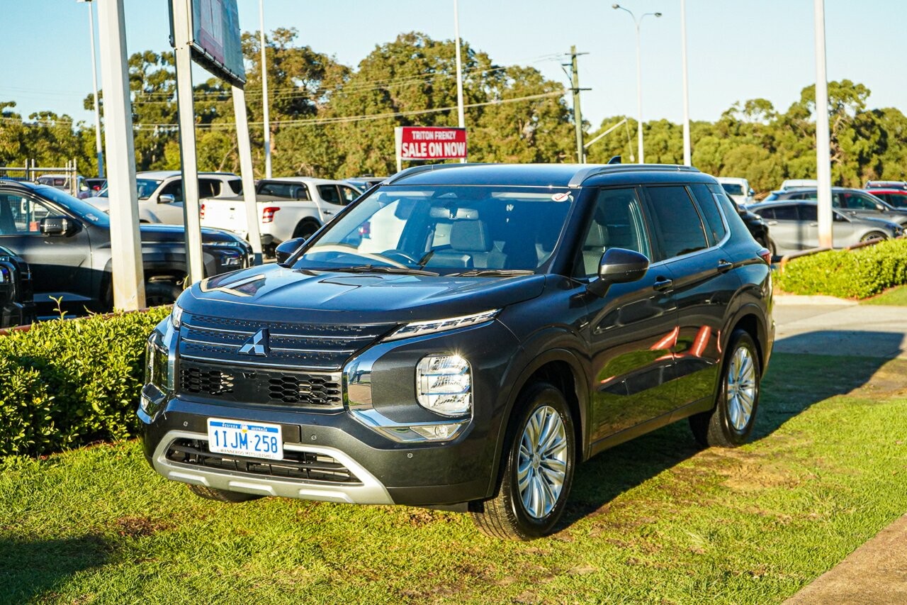 Mitsubishi Outlander image 4