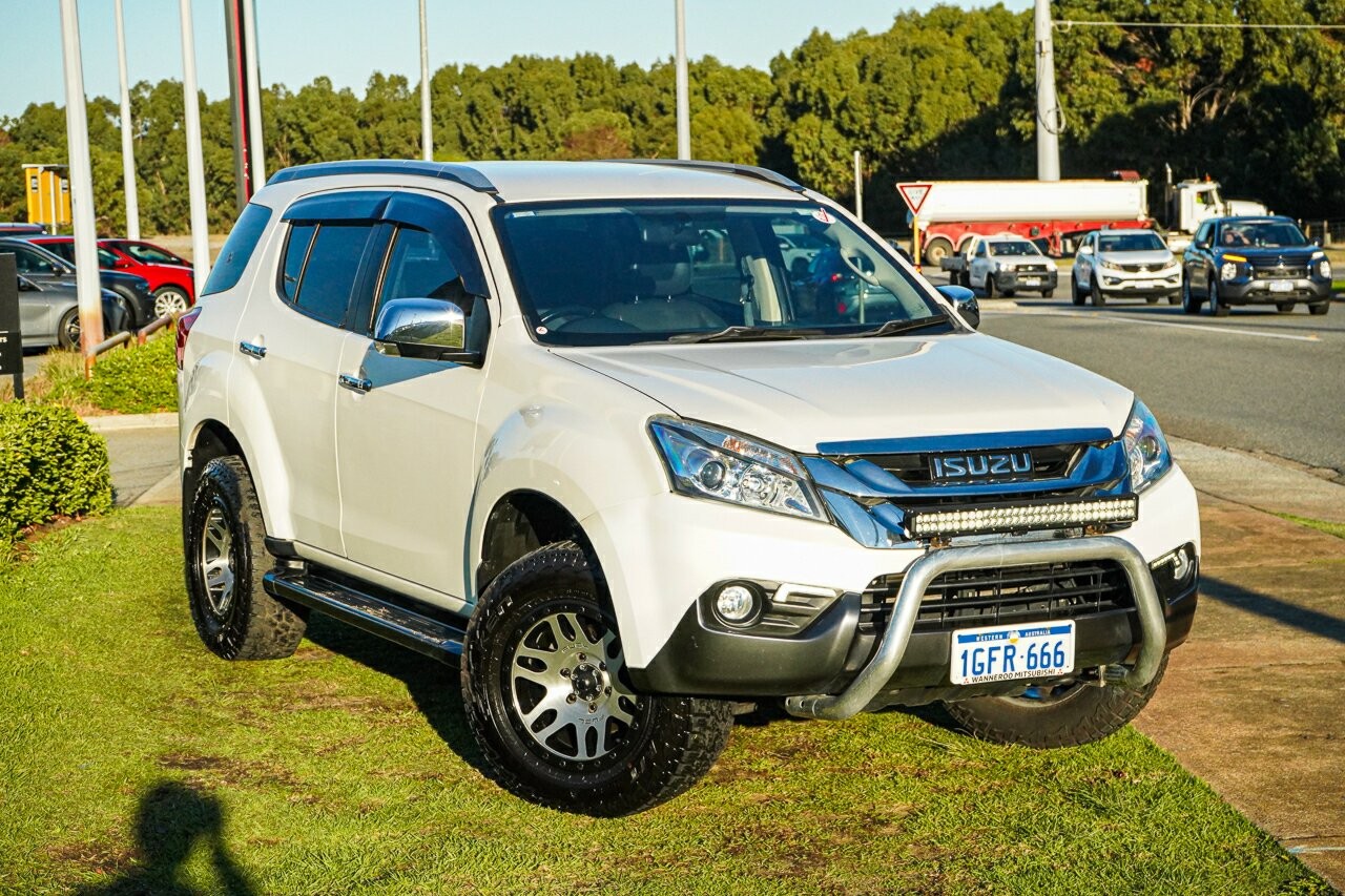 Isuzu Mu-x image 1