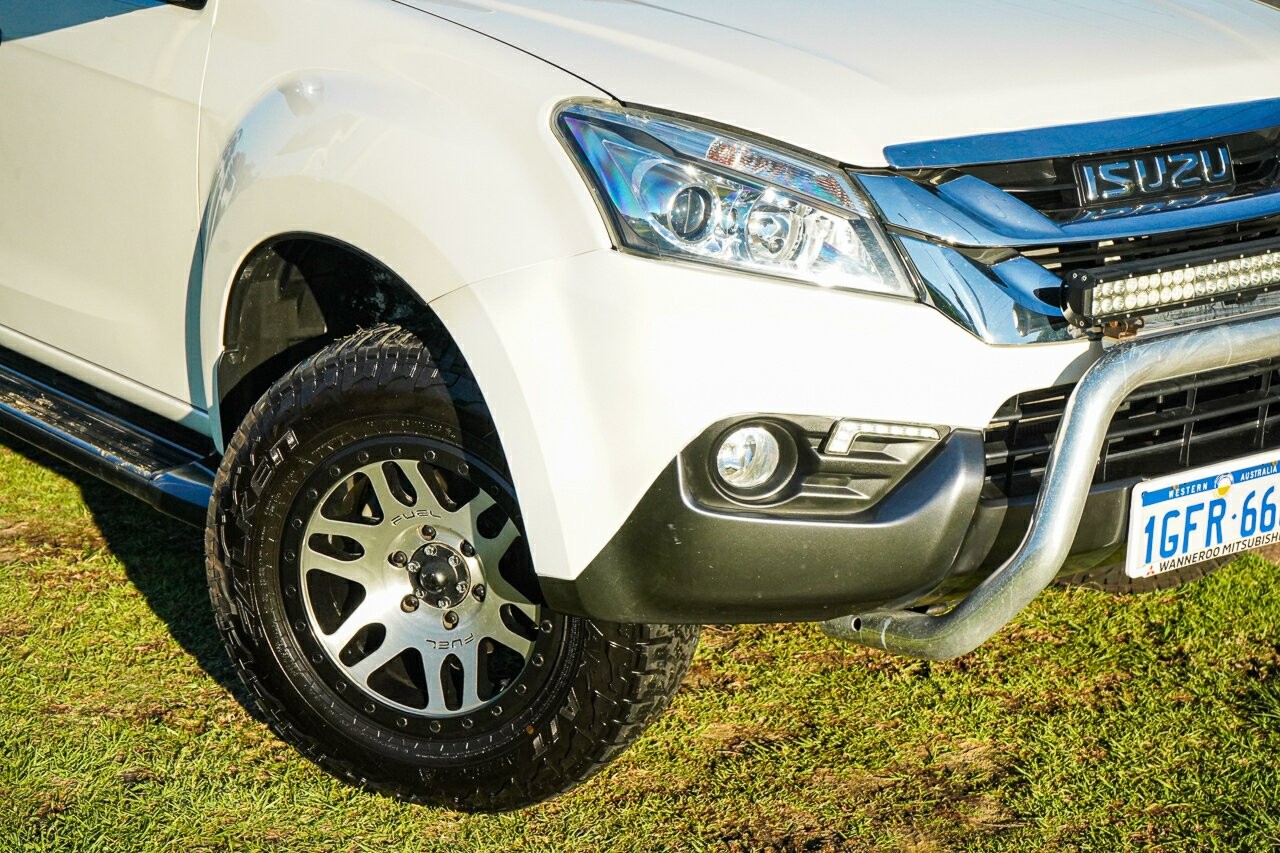 Isuzu Mu-x image 2