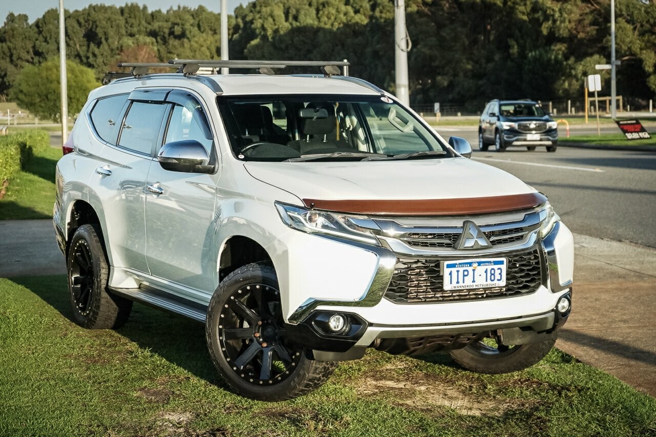 Mitsubishi Pajero Sport image 1