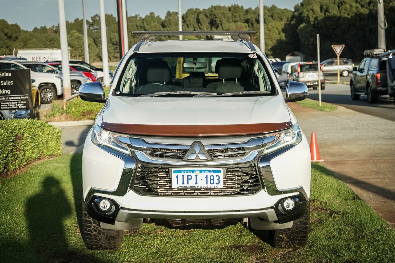 Mitsubishi Pajero Sport image 3