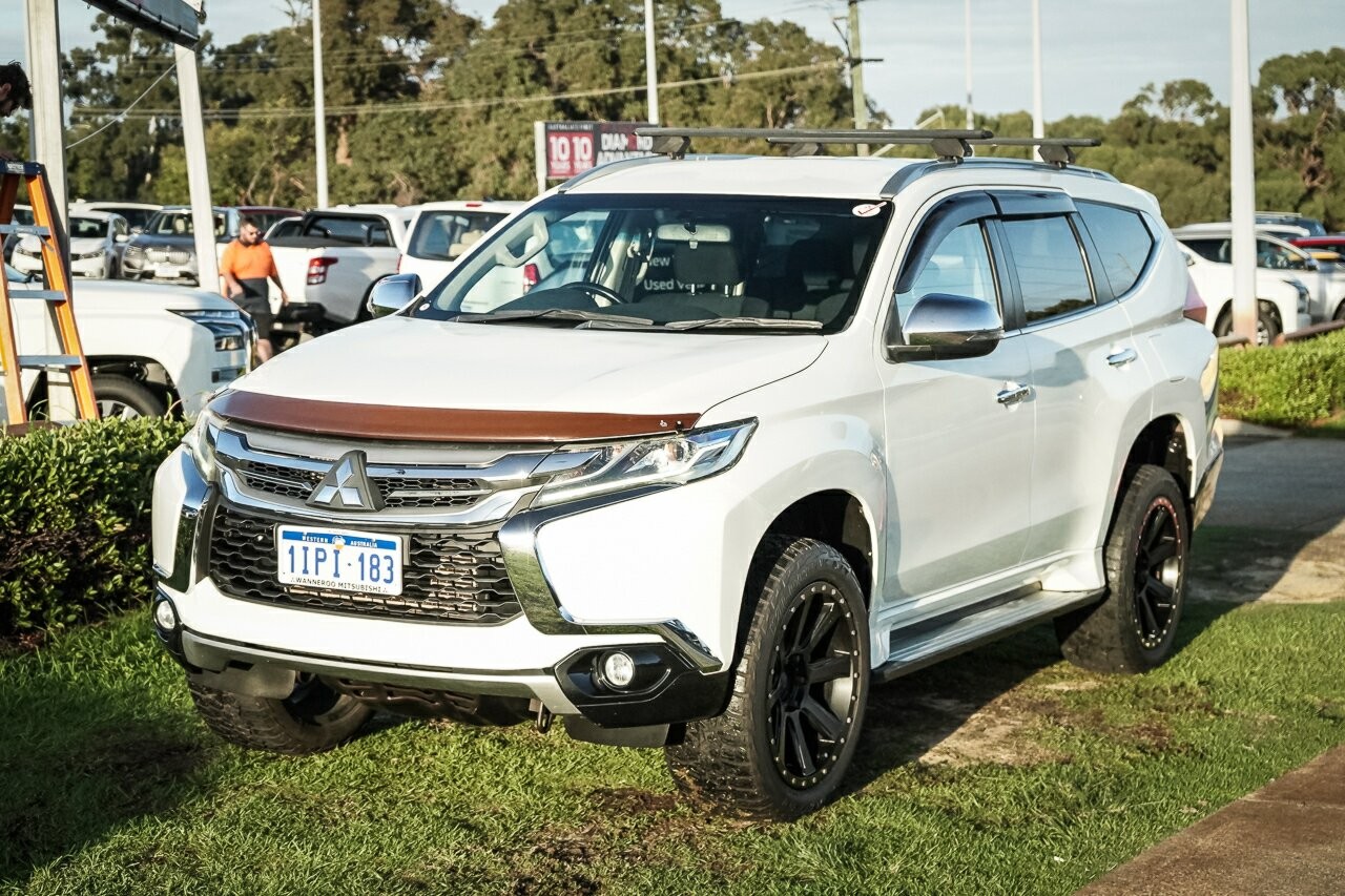 Mitsubishi Pajero Sport image 4