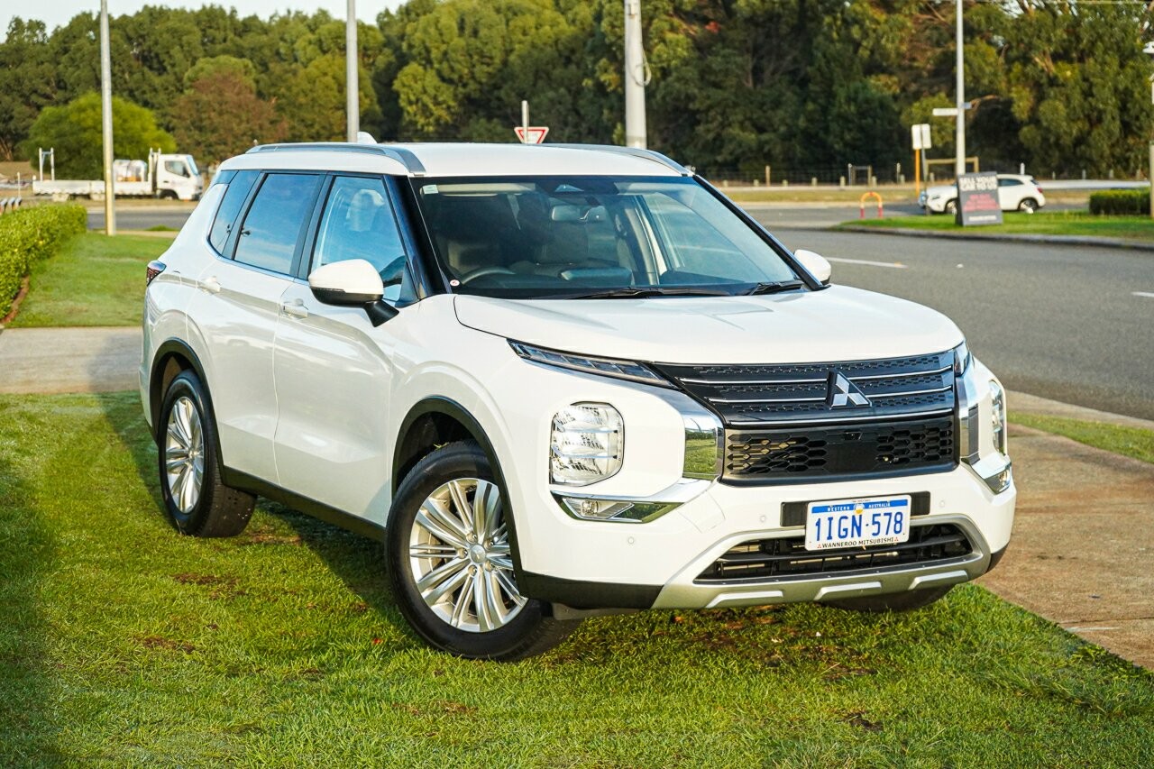 Mitsubishi Outlander image 1