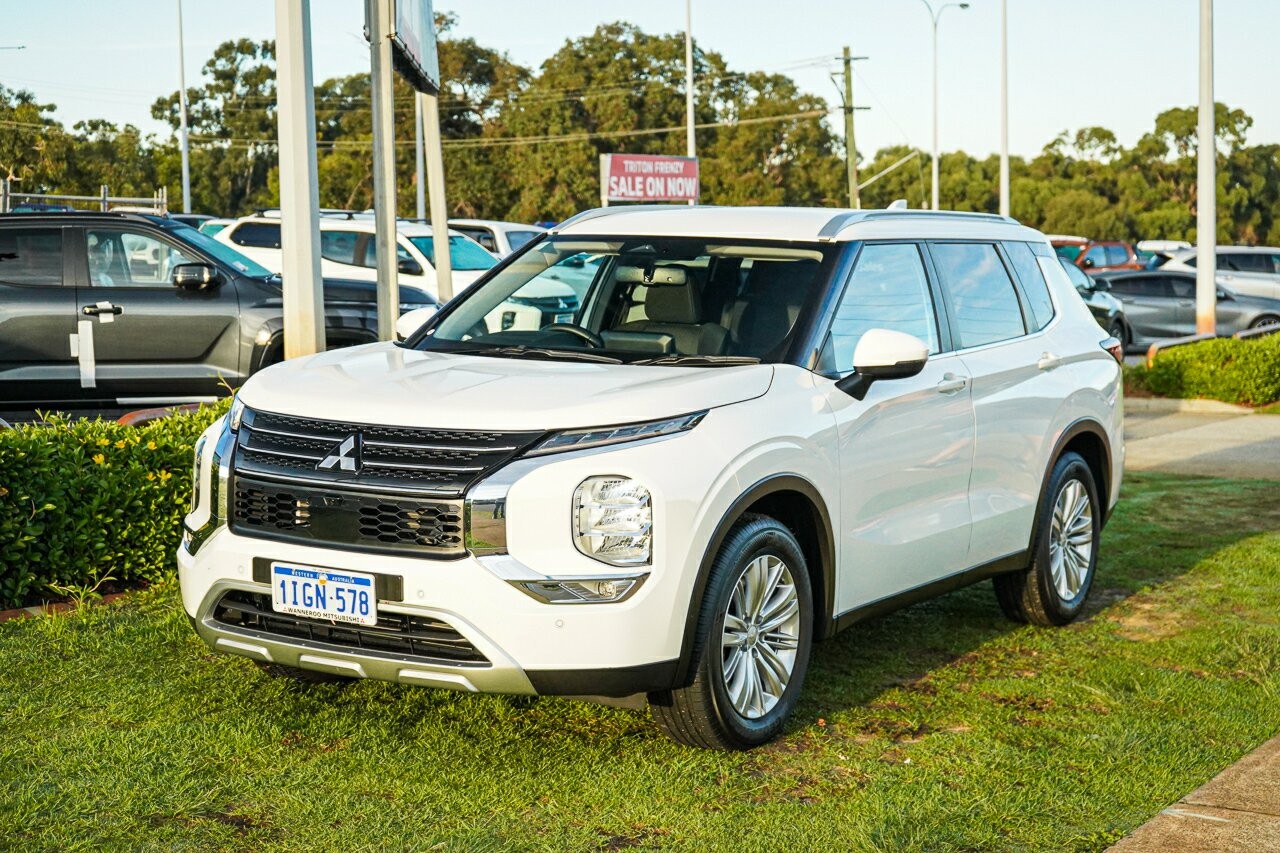 Mitsubishi Outlander image 4