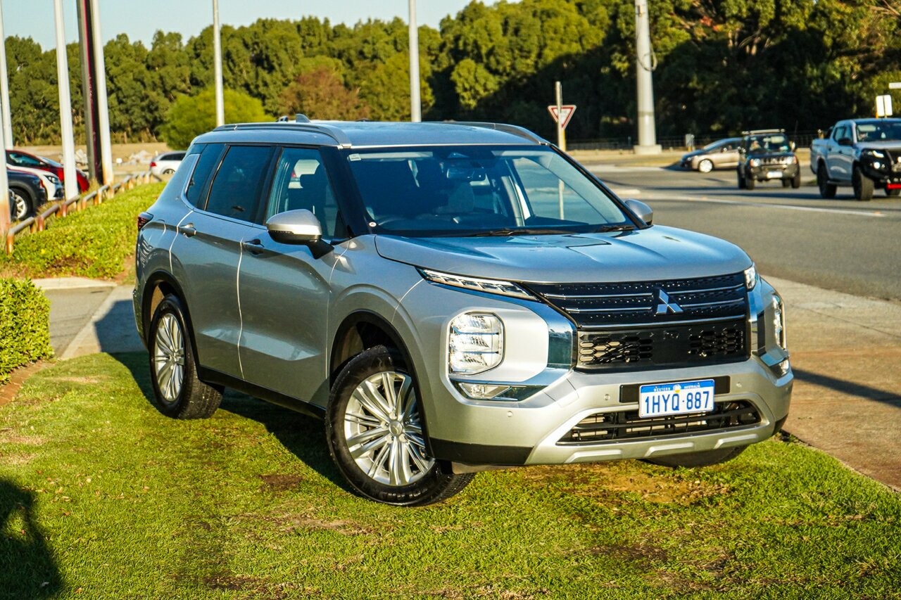 Mitsubishi Outlander image 1