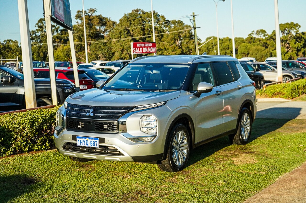 Mitsubishi Outlander image 4