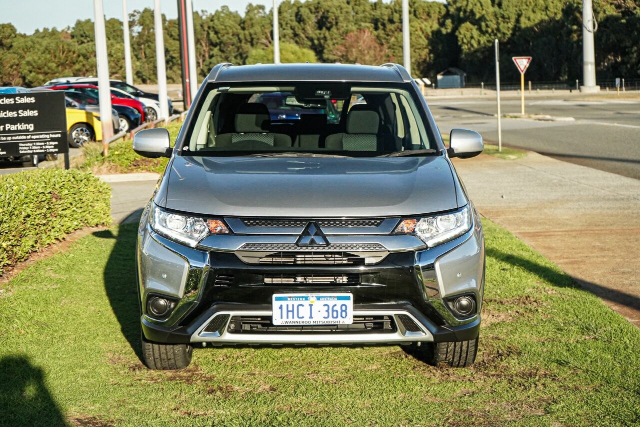 Mitsubishi Outlander image 3