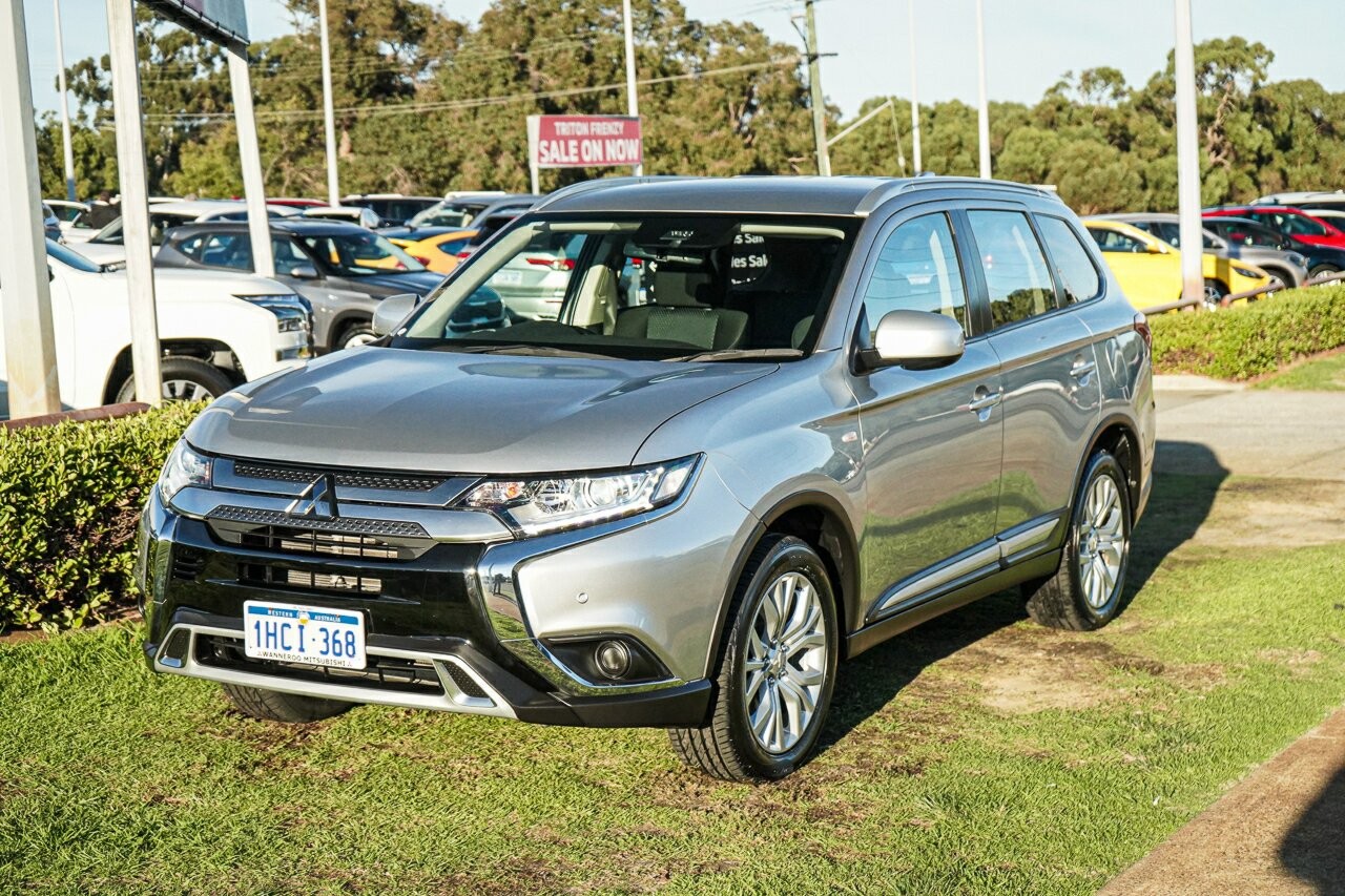 Mitsubishi Outlander image 4