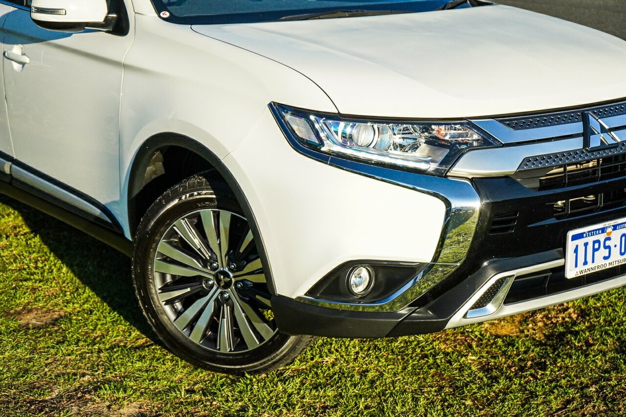 Mitsubishi Outlander image 2