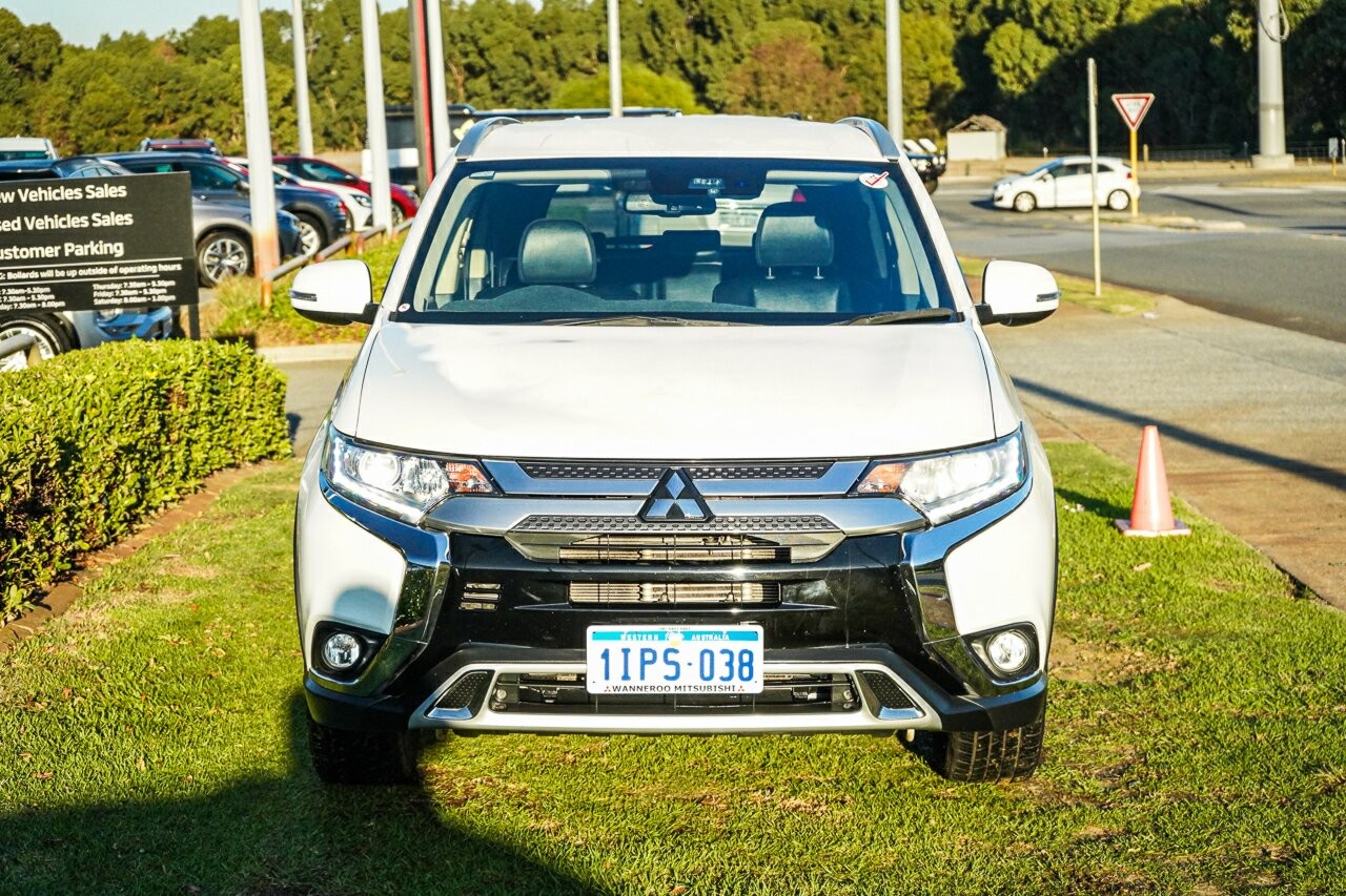Mitsubishi Outlander image 3